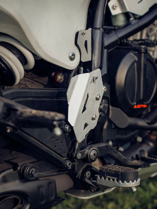 KTM Adventure 390 (2025 Model)/ 250 ADV/390 Adv R/390 Adv X+/390 Adv S 2025 Titan Mastercylinder Guard Silver – Legundary Customs